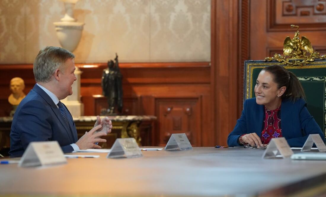 La presidenta Claudia Sheinbaum se reúne en Palacio Nacional con Scott Thomson, presidente y director ejecutivo de Scotiabank, este miércoles 22 de octubre de 2025. Foto: Presidencia