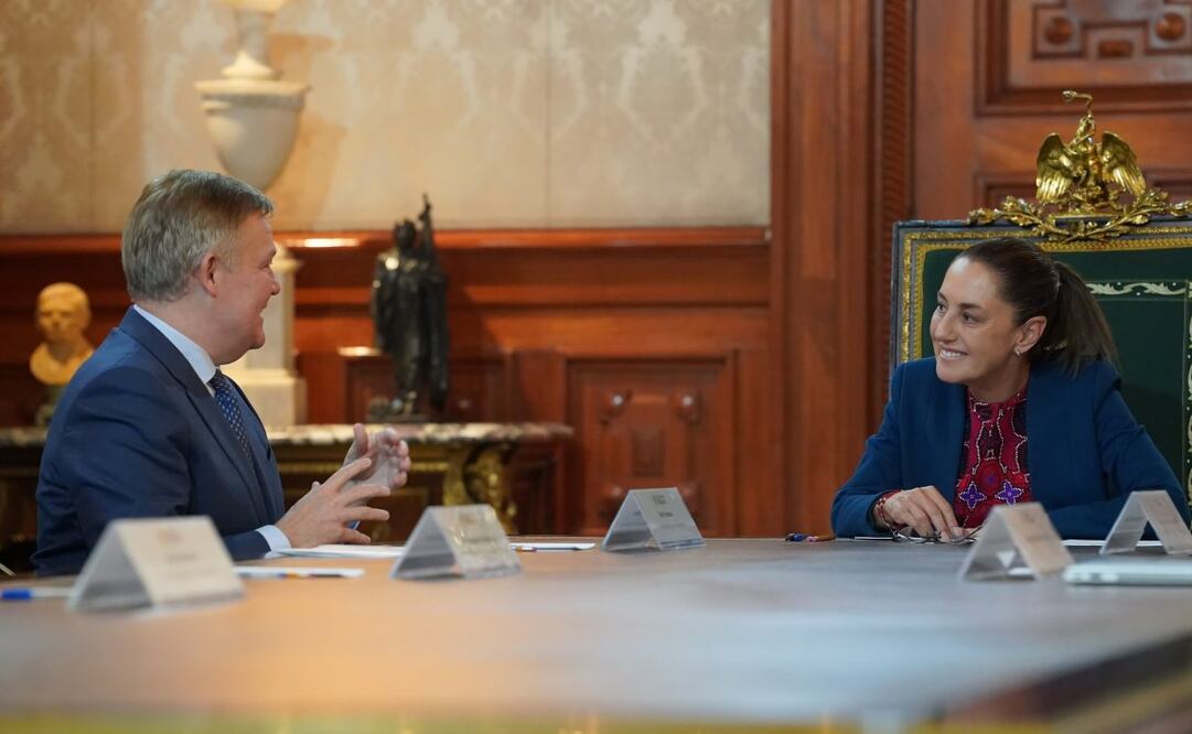 La presidenta Claudia Sheinbaum se reúne en Palacio Nacional con Scott Thomson, presidente y director ejecutivo de Scotiabank, este miércoles 22 de octubre de 2025. Foto: Presidencia