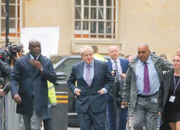 Exalcalde amplía ventaja en carrera para suceder a May