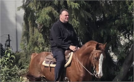 David Faitelson presume montar a caballo y las redes lo trollean: "Mejor usa un elefante"