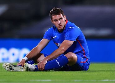 Jugadores de Cruz Azul arremeten contra periodista y exigen pruebas del supuesto amaño