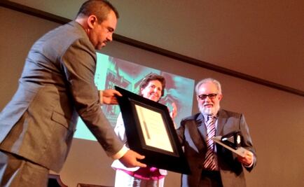 Dramaturgo José Ramón Enríquez recibe Medalla Bellas Artes