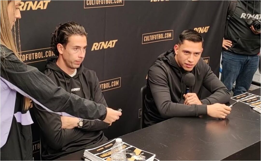 Oscar Jiménez y Luis Ángel Malagón en una firma de autógrafos. FOTO: Oscar Torres/ EL UNIVERSAL