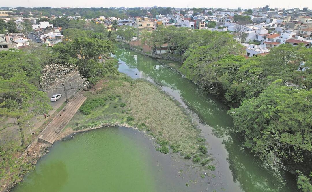 La Laguna de las Ilusiones, que atraviesa Villahermosa, ya sufre estragos de la contaminación, rellenos irregulares y crecimiento desmedido. Foto: Luma López/EL UNIVERSAL