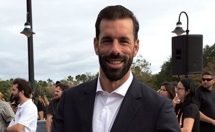 Lozano es un jugador único: Van Nistelrooy