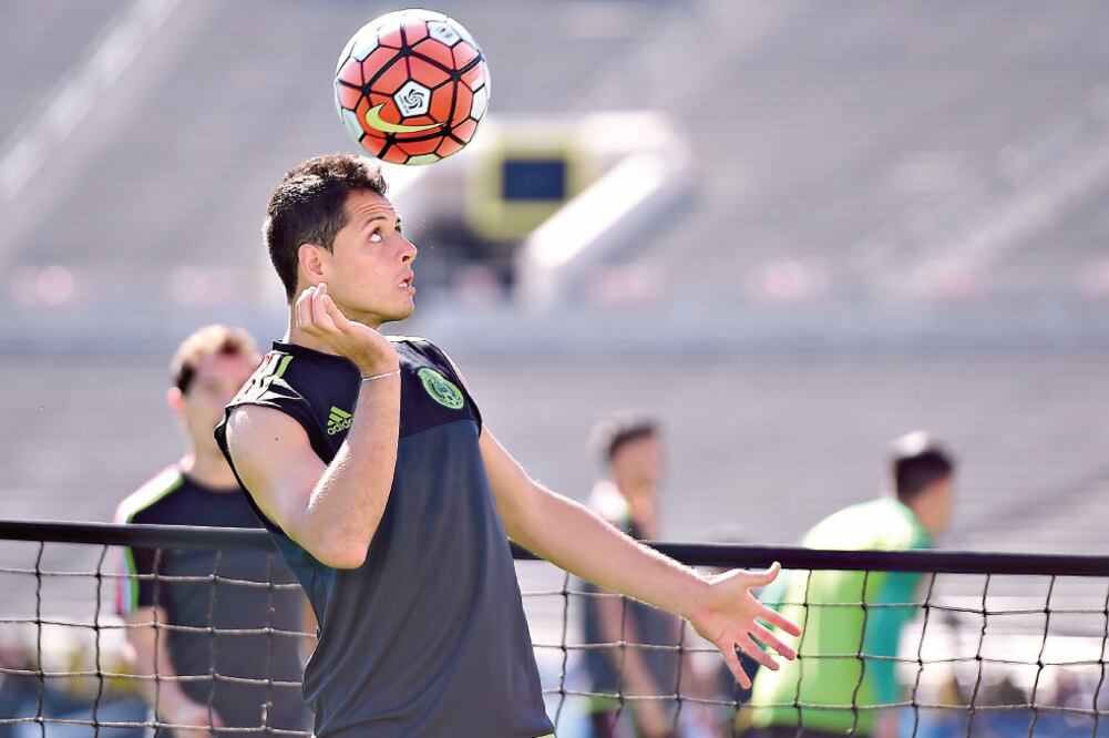 Javier Hernández podría verse apoyado adelante por Vela y Jiménez (ETZEL ESPINOSA. IMAGO7)