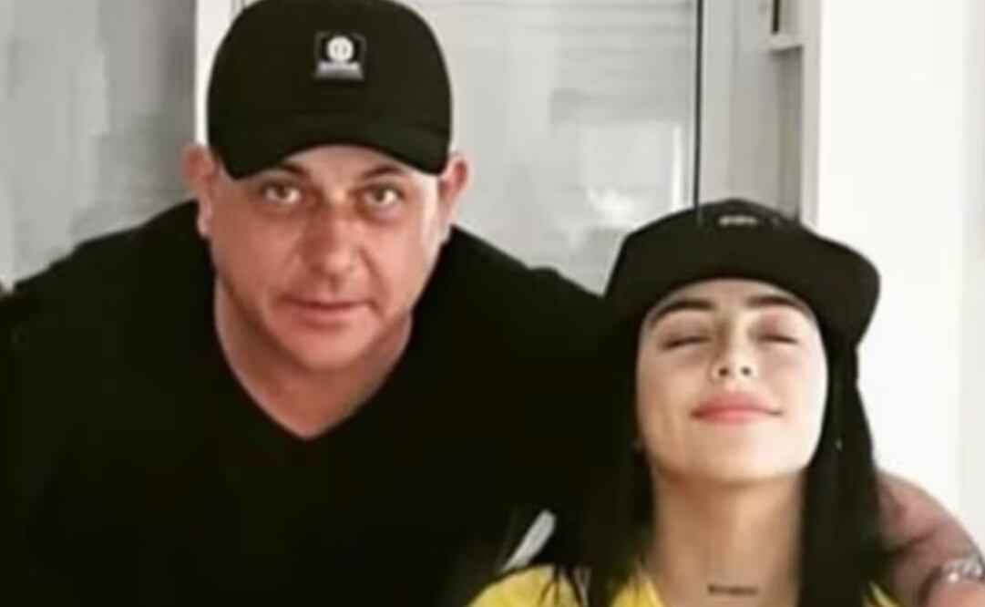 Cuando la joven artista comenzó su carrera musical, su padre se convirtió en un pilar fundamental. Él, aseguraba estar “superorgulloso” por los logros de su hija.