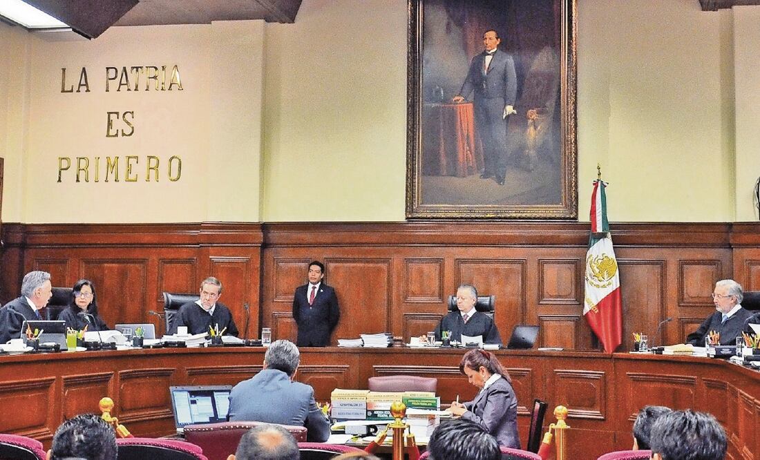 La postura del ministro presidente de la SCJN, Arturo Zaldívar, fue acompañada por las ministras Yasmín Esquivel y Norma Piña, quienes adelantaron que votarán contra el proyecto presentado por su compañero Alberto Pérez Dayán. NOTIMEX