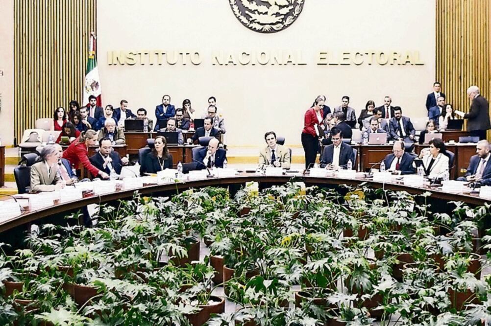 Análisis. Los consejeros concluyeron que el anuncio no es genérico, sino propio de campaña. Foto: ARCHIVO EL UNIVERSAL