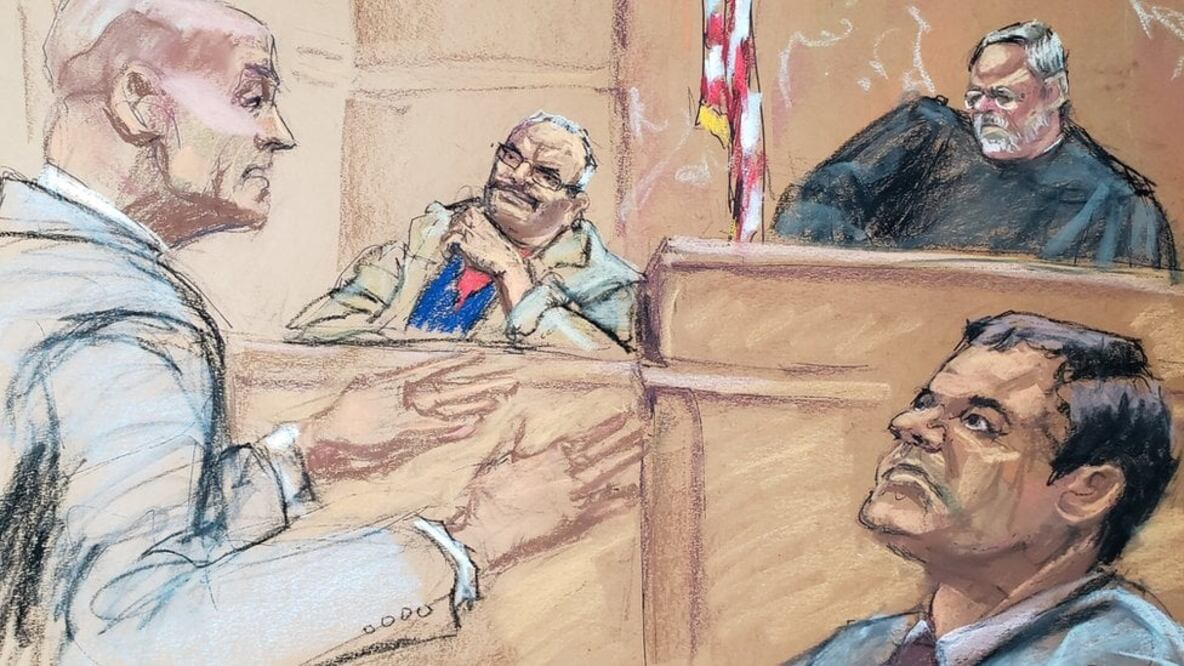 Reuters El Chapo, quien aparece en la parte inferior derecha de este dibujo realizado en la corte, está en una prisión de máxima seguridad de Estados Unidos.