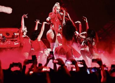 Aplauden a Iggy, abuchean a Rubí