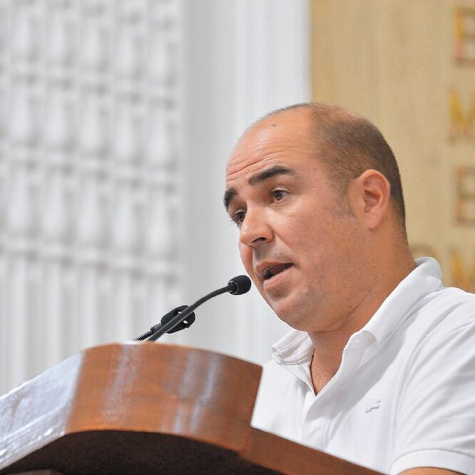 Fernando Aboitiz dice que en lugar de aplicar la extinción, los excedentes de obra que cometan los constructores sean los expropiados. ESPECIAL