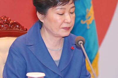 Escándalo “tira” a presidenta surcoreana