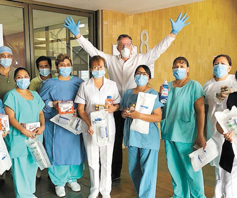 El equipo de Garralda ha repartido equipo médico y chocolates. Foto: AZTECA