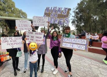 Niñas marchan por primera vez en Pachuca por el 8M