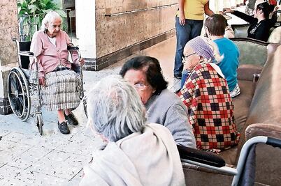 Piden asesoría legal para adultos mayores