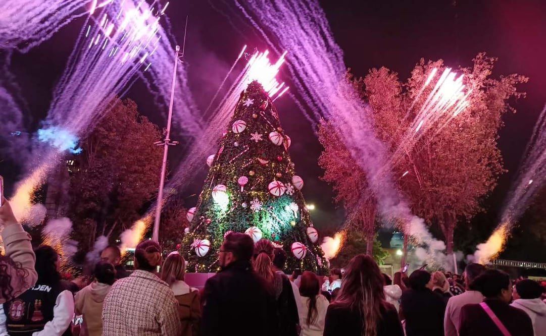 Isaac Montoya realiza encendido de árbol navideño en Naucalpan; instalarán por primera vez pistas de hielo gratuitas.
Foto: Gisela González Granados