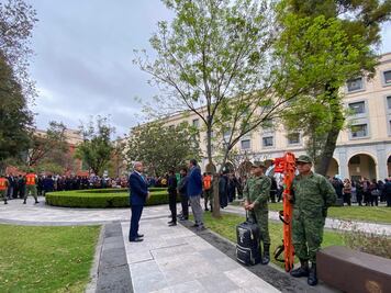 Participa AMLO en macrosimulacro en Palacio Nacional