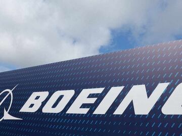 Juez de EU rechaza acuerdo de culpabilidad de Boeing en accidentes del 737 MAX; pide considerar raza al elegir monitor independiente