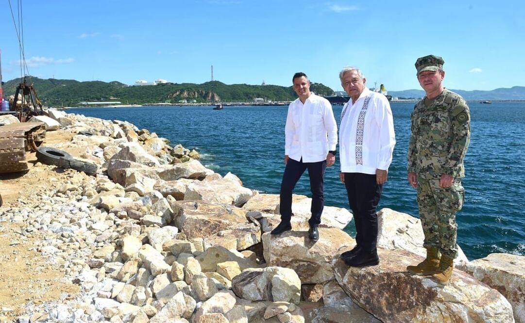 El gobernador Alejandro Murat y el secretario de Marina acompañaron al Presidente. Foto: Presidencia 