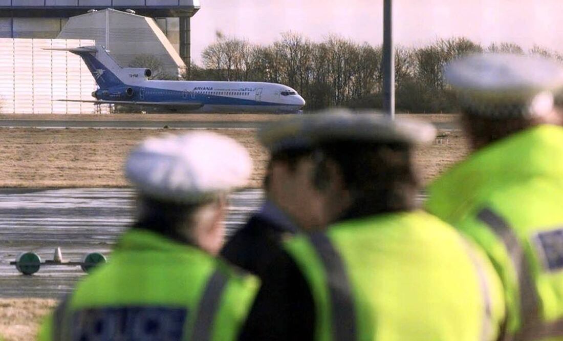 México analiza cerrar vuelos de Reino Unido por una nueva cepa de coronavirus