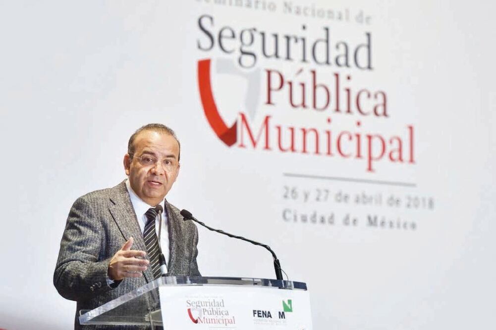 Alfonso Navarrete Prida, secretario de Gobernación, aseguró que sostendrá una reunión con los padres de los 43 normalistas desaparecidos de Ayotzinapa. (SEGOB)