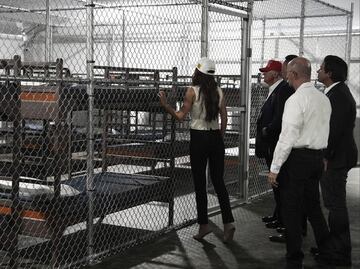 Centro de detención apodado "Alcatraz de los Caimanes" en Florida recibe su primer grupo de inmigrantes; serán deportados