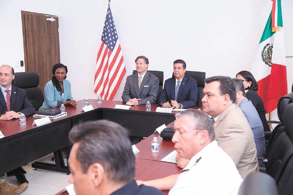 El embajador Christopher Landau se reunió con el gobernador Francisco García Cabeza de Vaca para hablar sobre desarrollo económico en la frontera. Foto: ESPECIAL