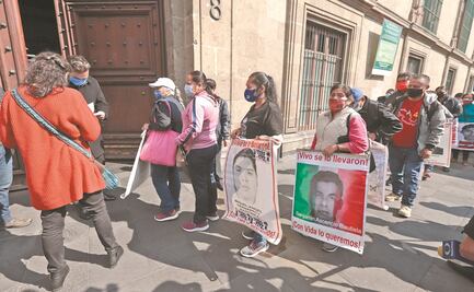 Se reúne titular de Sedena con familiares de los 43