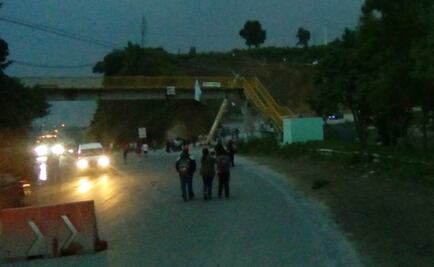 Deslave provoca cierre de un carril en la Naucalpan-Toluca