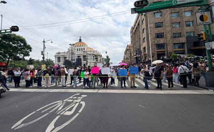 Comerciantes del Centro Histórico cierran Eje Central y Juárez; exigen levantar vallas y retiro de la CNTE