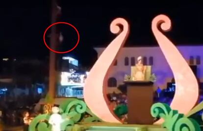 Voladora de Papantla cae de 15 metros durante la Feria de Huachinango y muere