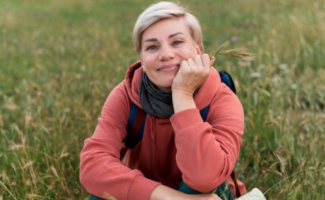 La importancia de las vitaminas D3 y K2 para la Salud Ósea en mujeres. Fuente: Freepik.