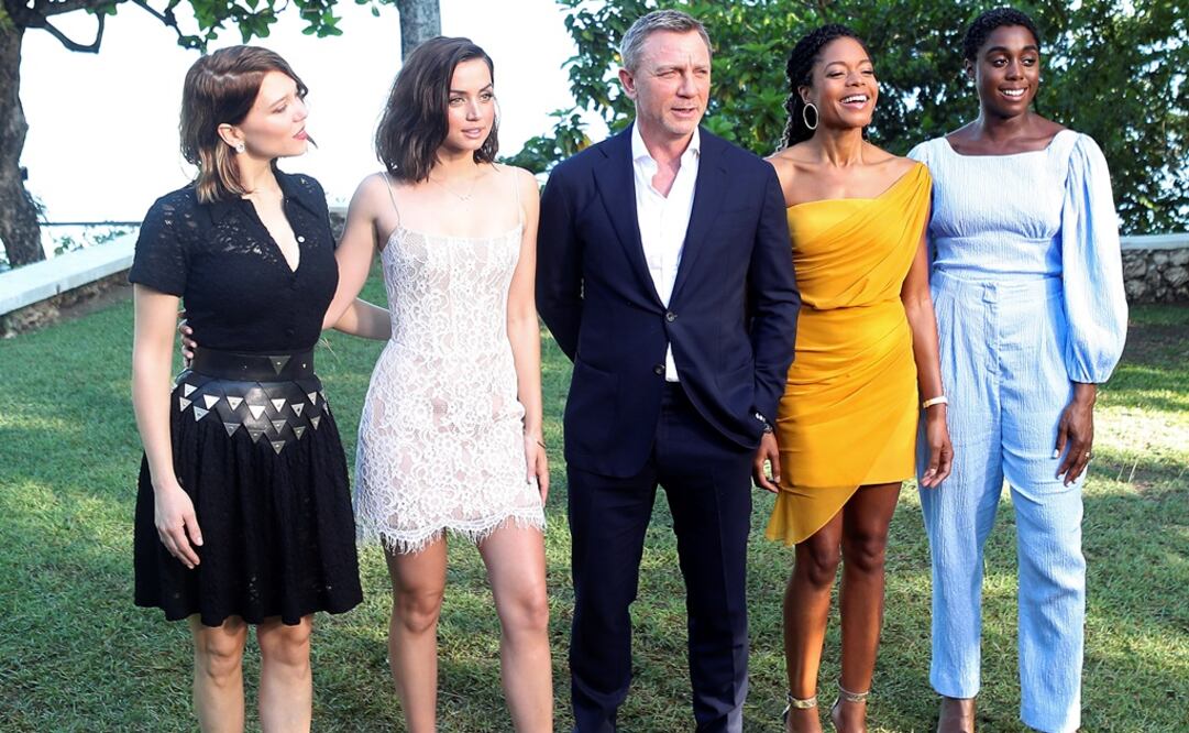 Lea Seydoux, Ana de Armas, Daniel Craig, Naomie Harris y Lashana Lynch. Foto Reuters