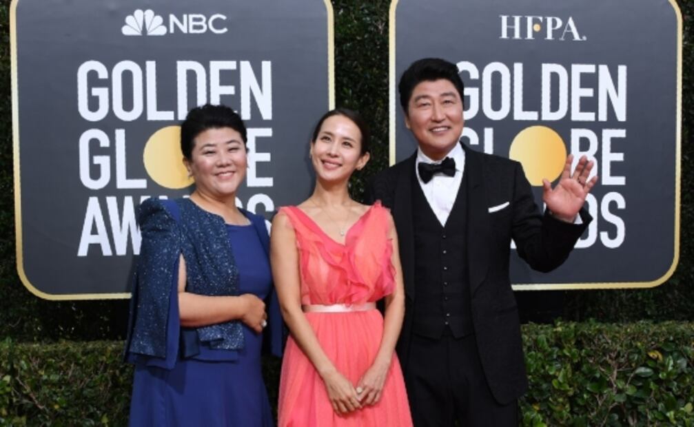 Arriban estrellas a la alfombra roja de los Globos de Oro