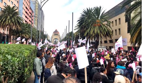 Simpatizantes de Sheinbaum colman los alrededores del Monumento a la Revolución