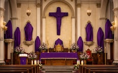 Semana Santa 2026: ¿por qué se cubren los santos con tela morada?; esto significa