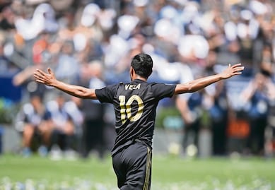 Carlos Vela, basquetbolista frustrado