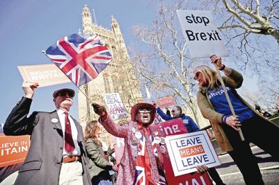 Legisladores dan tregua a May por Brexit