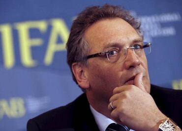 NYT: ayudante de Blatter transfirió 10 millones de dls.