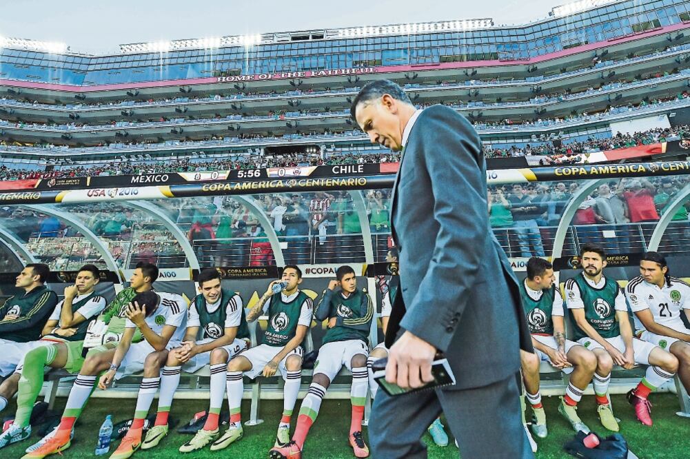 Tras la goleada de 7-0 sufrida ante Chile, Juan Carlos Osorio deberá modificar sus futuras estrategias (ETZEL ESPINOSA. IMAGO7)