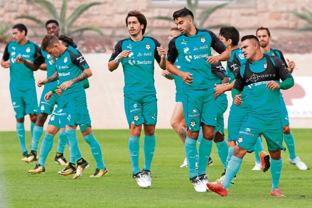 La zaga santista vigilará de cerca a André-Pierre Gignac. (IMAGO7)