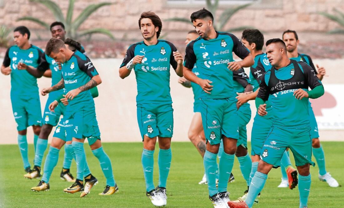 La zaga santista vigilará de cerca a André-Pierre Gignac. (IMAGO7)