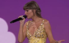 Taylor Swift se roba la noche en el preestreno de "Toy Story 5" en Los Ángeles