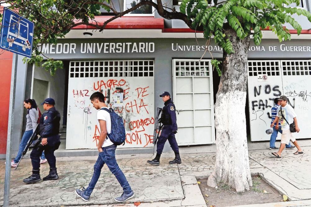 El rector de la Universidad Autónoma de Guerrero, Javier Saldaña, ha admitido que los jóvenes de la capital padecen los estragos de la delincuencia organizada, no sólo siendo víctimas de secuestros (VALENTE ROSAS)