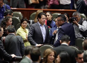 AMLO va por eliminar escoltas a funcionarios y blindaje a vehículos oficiales