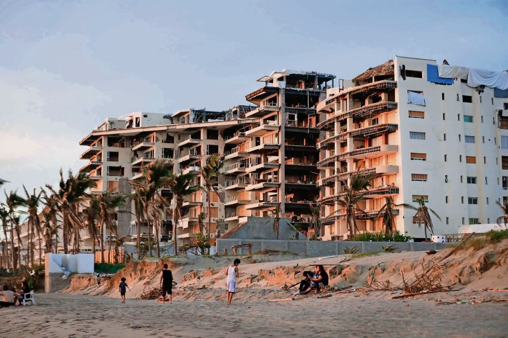 La zona Diamante se ve triste; recorrer las calles o la playa es como hacer un recuento de daños: hoteles y condominios destruidos por todos lados. Foto: Diego Simón Sánchez | El Universal