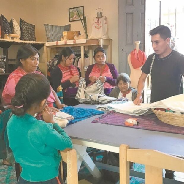 Además de Fashion Week, diseñador tzotzil dará conferencia en Harvard