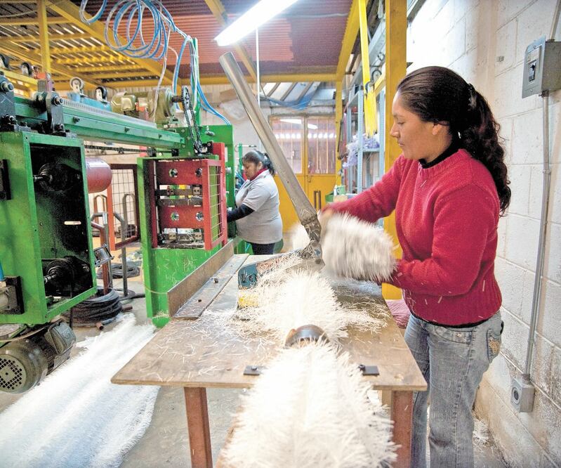 Los organismos que impulsan el programa de créditos aseguran que 4.1 millones de unidades económicas son micro, pequeñas y medianas en México, y aportan 42% del PIB. Foto: ARCHIVO EL UNIVERSAL