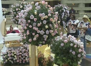 Miles de admiradores dan el último adiós a Aretha Franklin